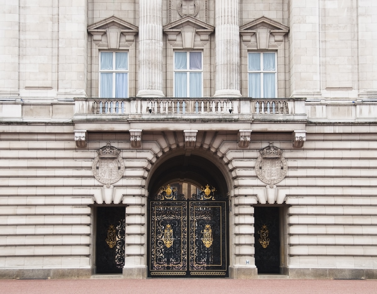 Balcon connu pour les apparitions de la famille royale au palais Buckingham à Londres