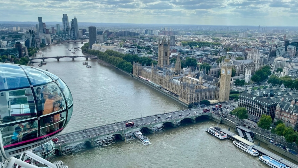 Vue sur Big Ben et les chambres du Parlement depuis la grande roue de Londres, London Eye