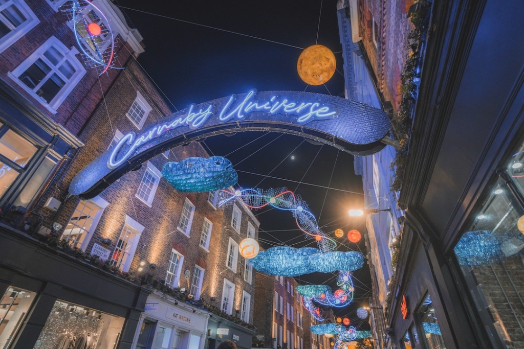 Décos de Noel à Carnaby Street à Londres