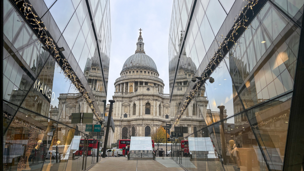 Cathédrale Saint Paul depuis le centre commercial One New Change à Londres