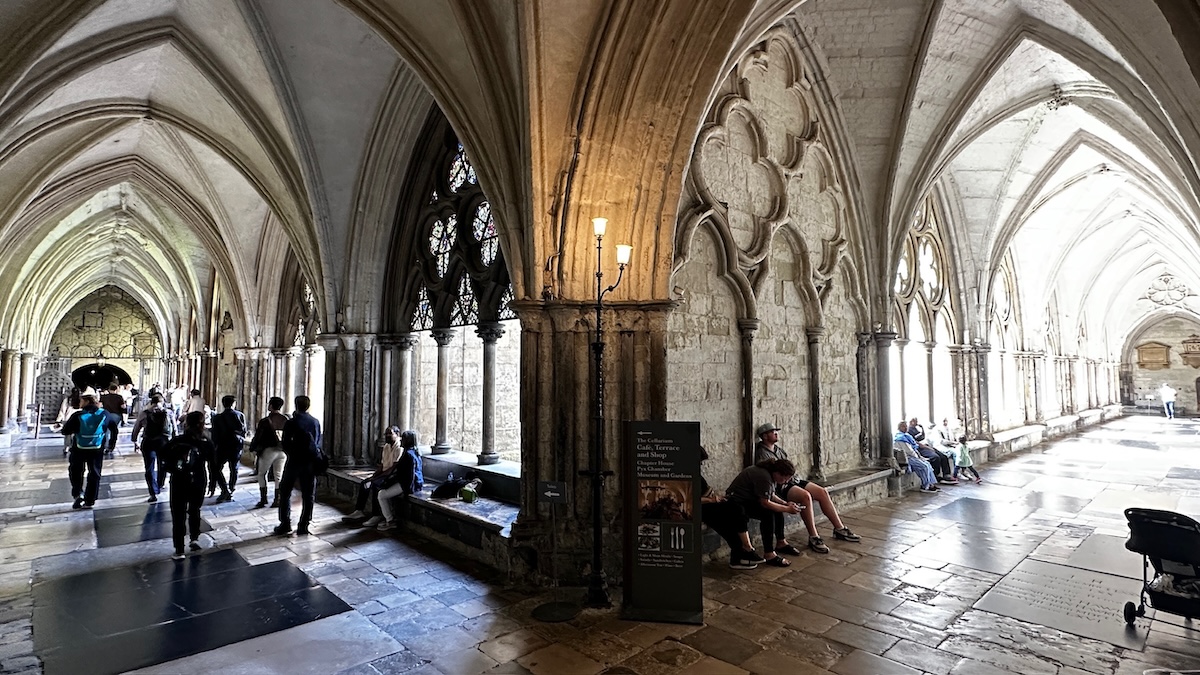 Les cloitres de l'abbaye de Westminster à Londres