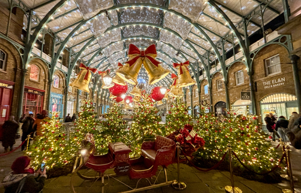 Décorations de Noël à Covent Garden Market à Londres