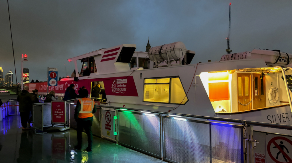 Bateau pour faire une croisière sur la Tamise à Londres