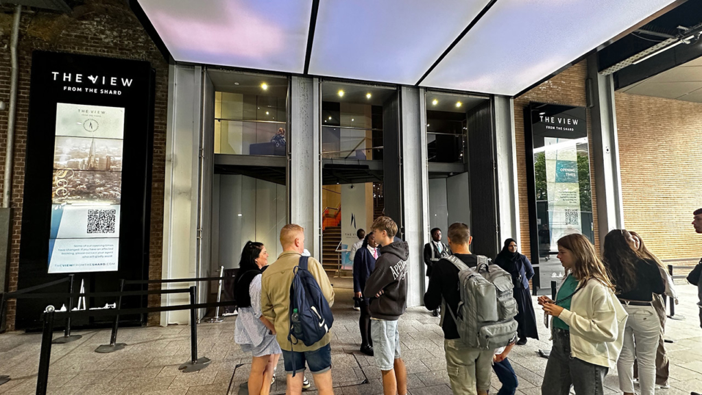 Entrée de l'observatoire The View au Shard de Londres