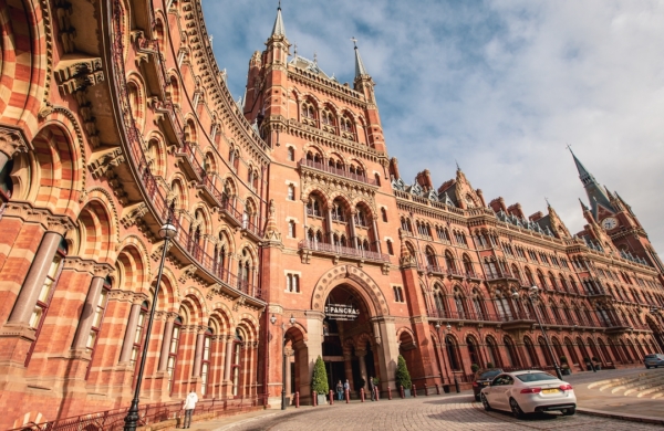 Gare Saint Pancras à Londres de l'extérieur