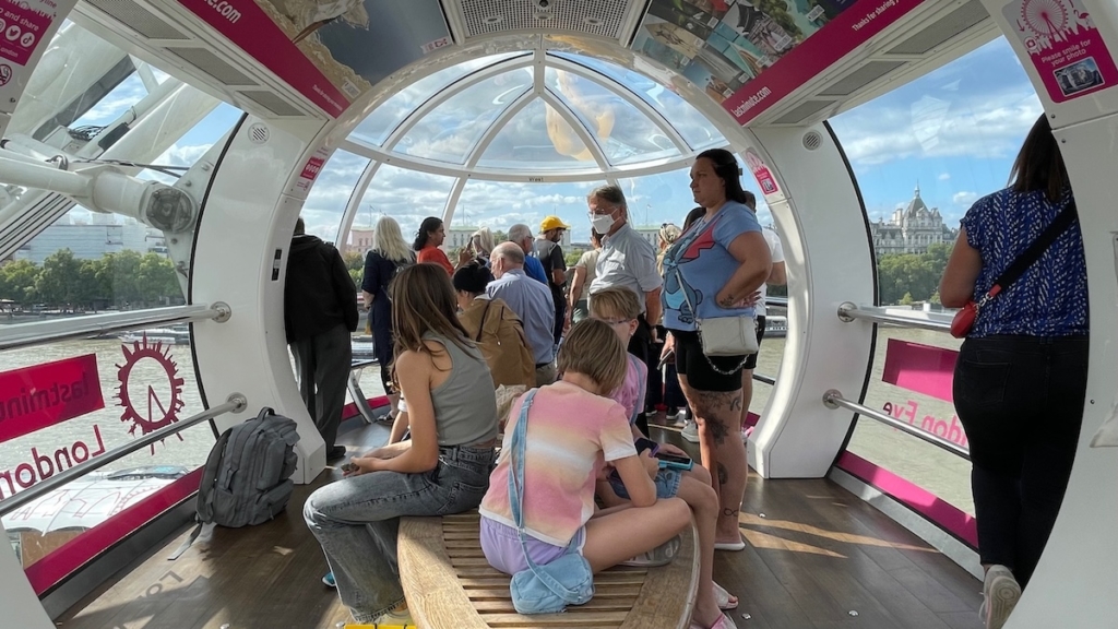 Vue de l'intérieur d'une cabine au London Eye