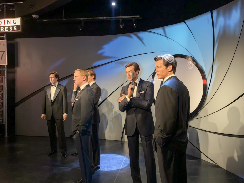 Différents James Bond à Madame Tussauds à Londres