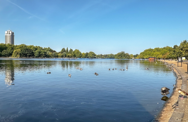 Lac Serpentine à Hyde Park à Londres