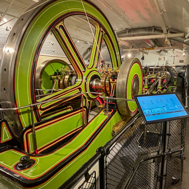 Machine à vapeur anciennement utilisée dans le Tower Bridge à Londres