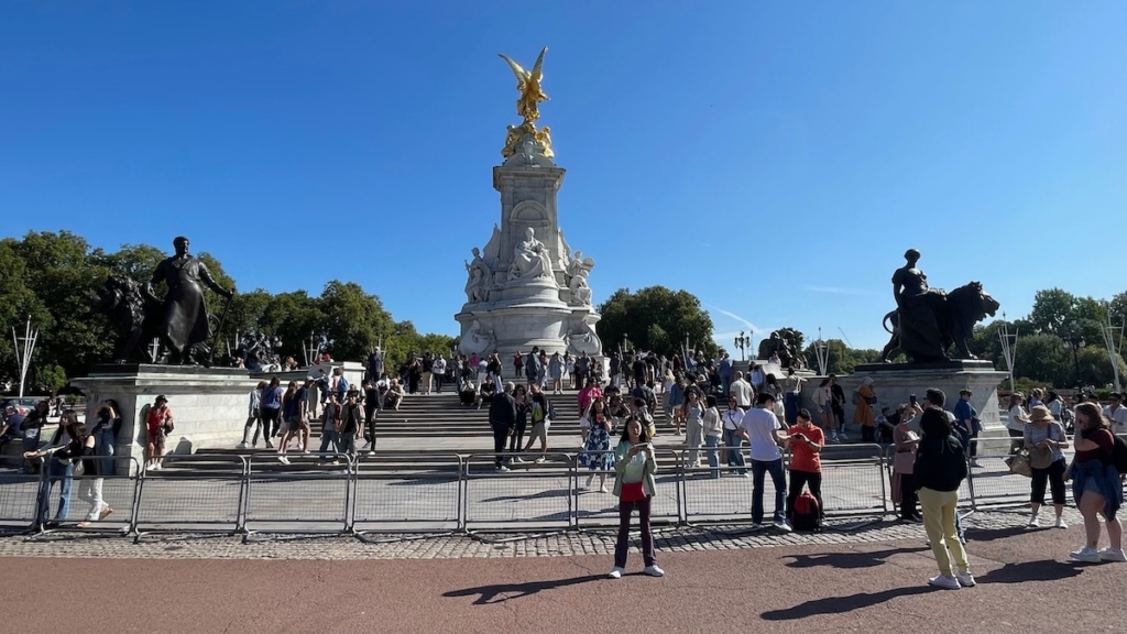 Place Victoria Memorial à Londres devant le palais de Buckingham à Londres