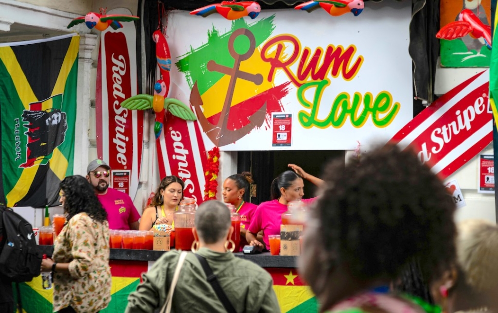 Stand de boissons au carnaval de Notting Hill à Londres