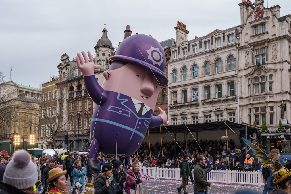 Structures gonflables géantes lors du défilé de la parade du Nouvel An à Londres