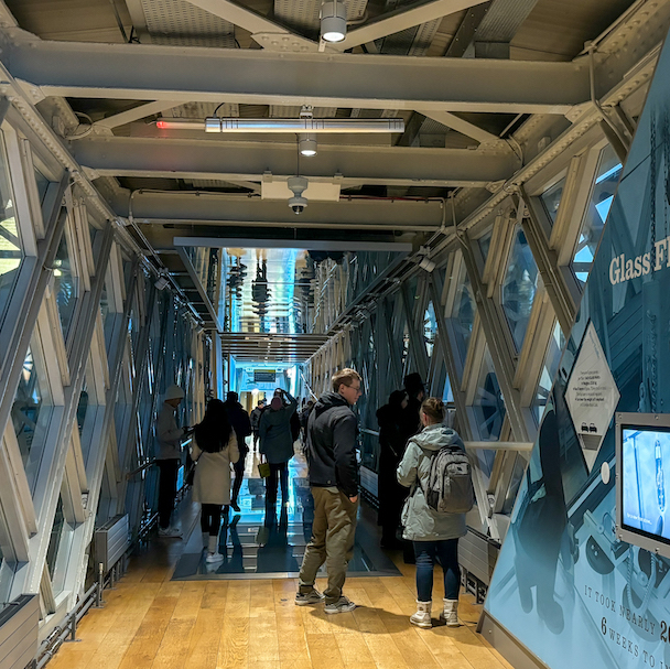 Passerelle en verre à Tower Bridge