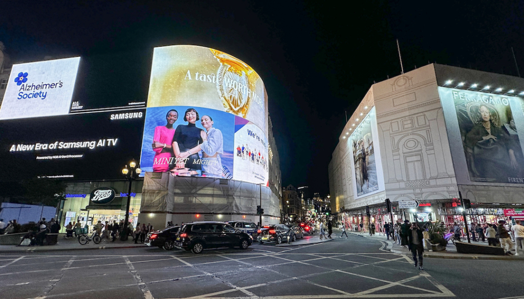 Piccadilly Circus de nuit à Londres