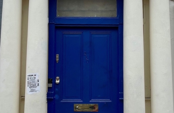 Porte bleue de l'appartement de Hugh Grant dans le film Coup de foudre à Notting Hill