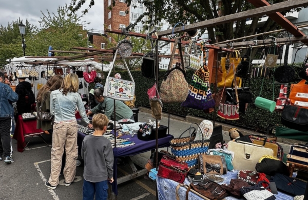 Portobello Road Market est un marché d'antiquaire connu dans le quartier Notting Hill à Londres