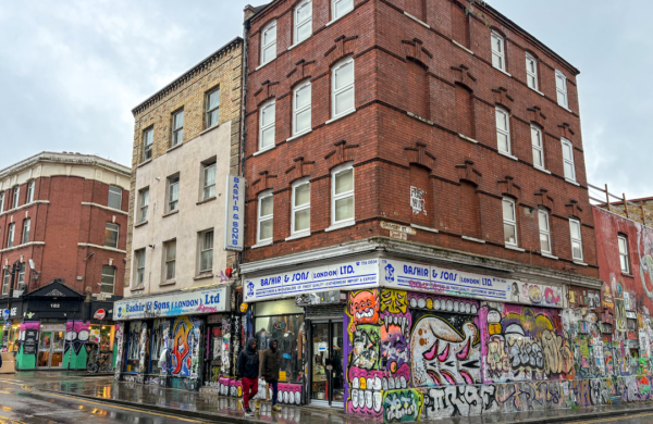 Street art sur des devantures de magasins à Shoreditch