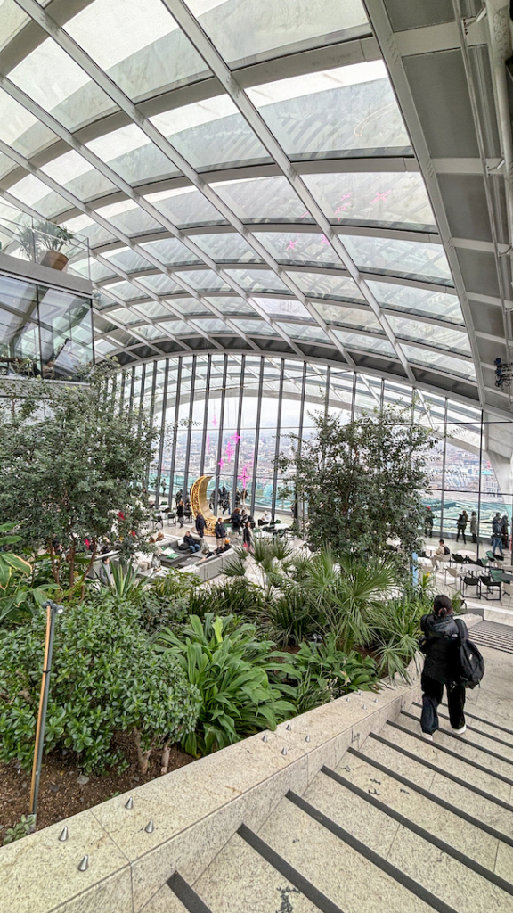 Vue des escaliers du Sky Garden à Londres