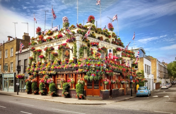 Pub situé dans le quartier Notting Hill à Londres connu pour sa façade fleurie