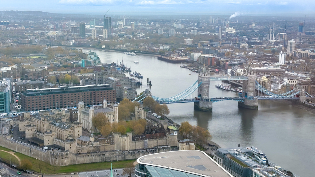 Tower Bridge et Tower of London depuis le Skygarden à Londres