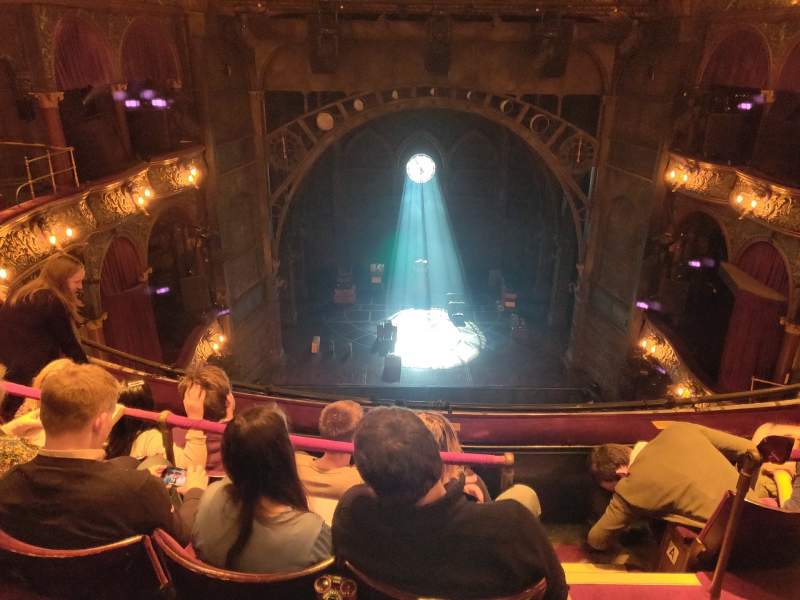 Vue depuis la zone Grand Circle dans le Palace Théâtre à Londres